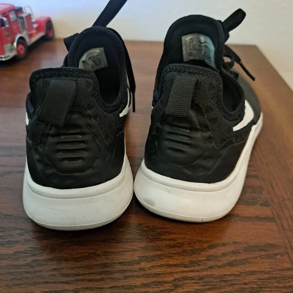 Nike Free TR 8 Womens Training Shoes Black White 942888-001 Size 6.5